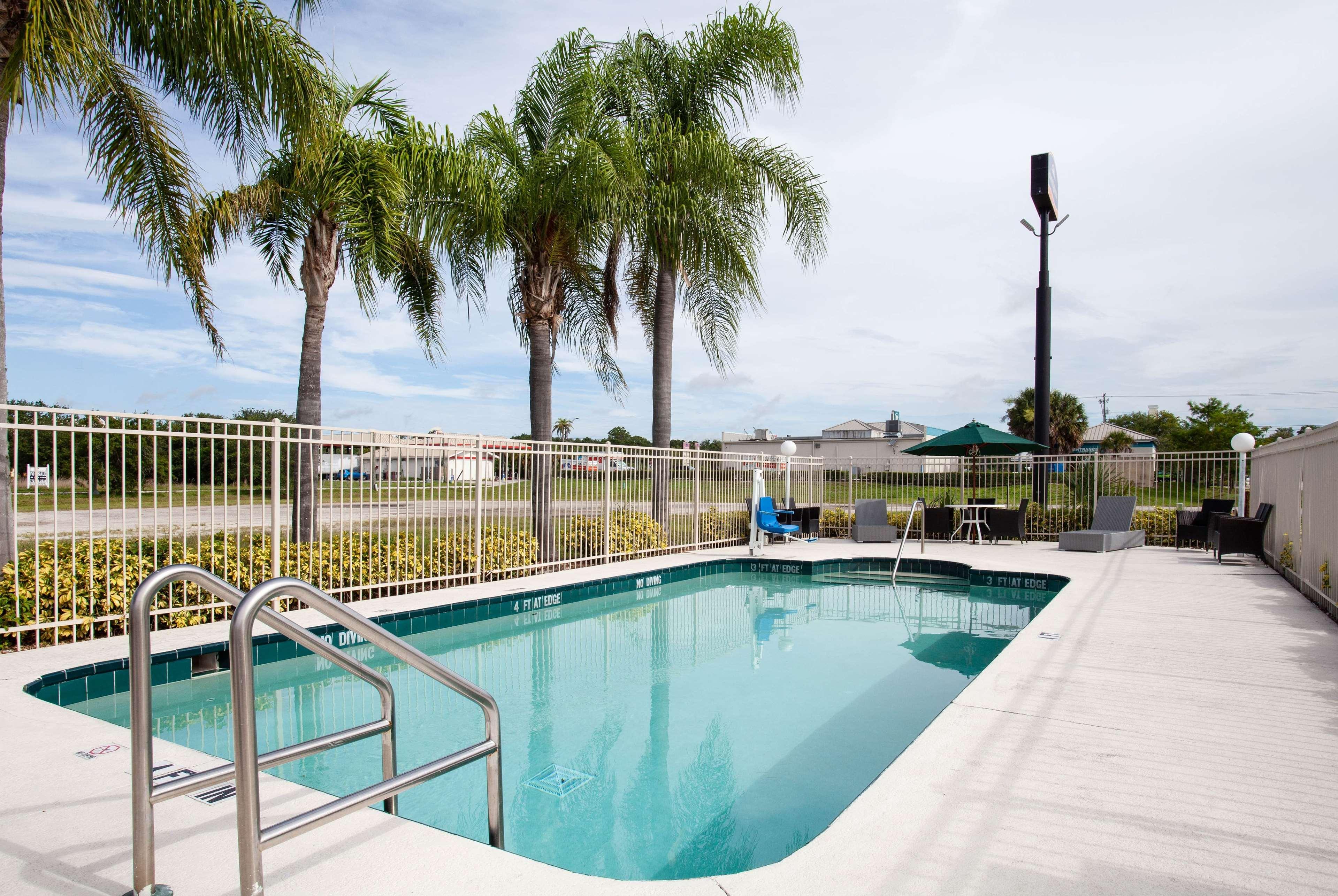 Howard Johnson By Wyndham Vero Beach/I-95 Buitenkant foto