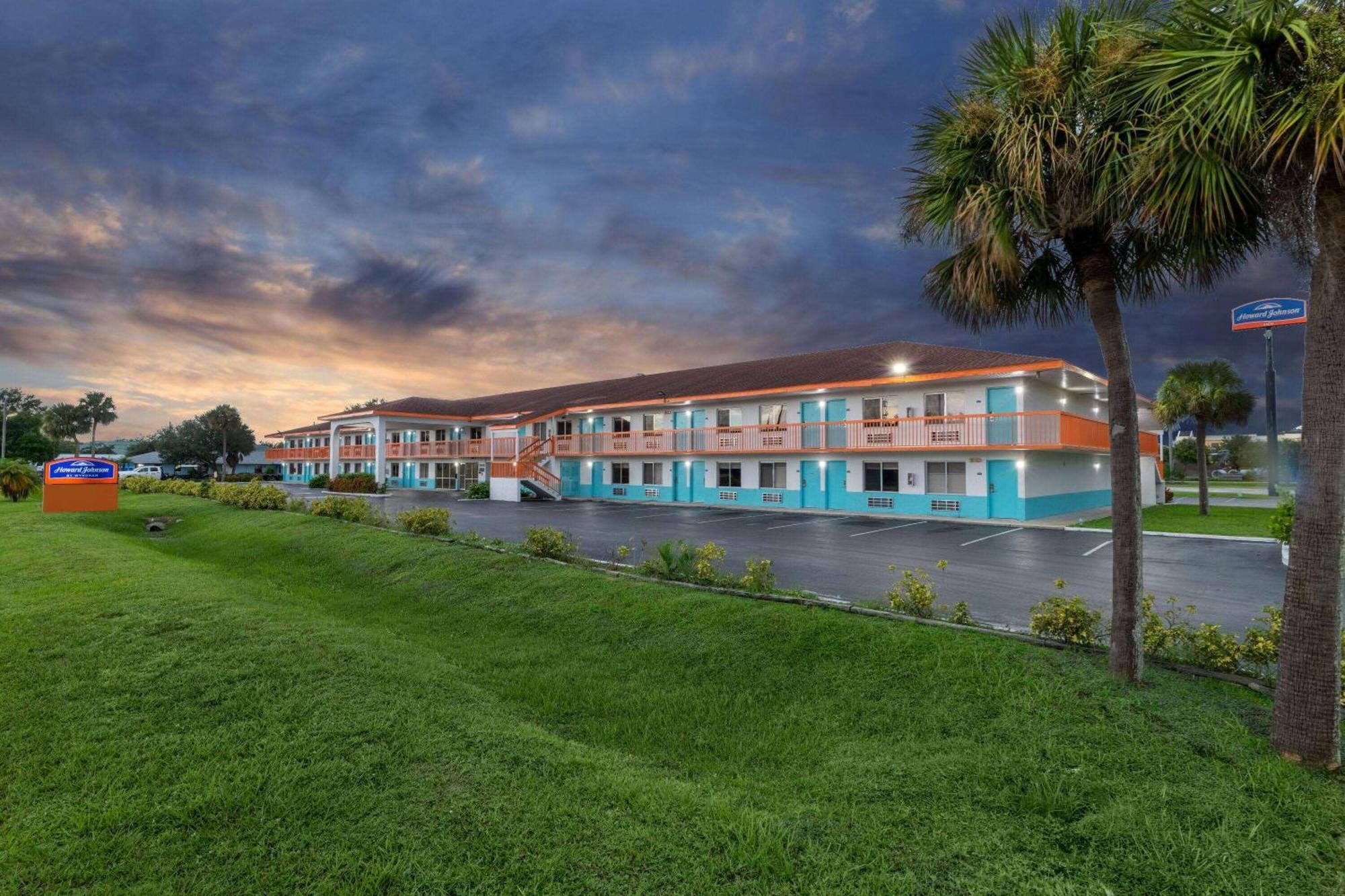 Howard Johnson By Wyndham Vero Beach/I-95 Buitenkant foto