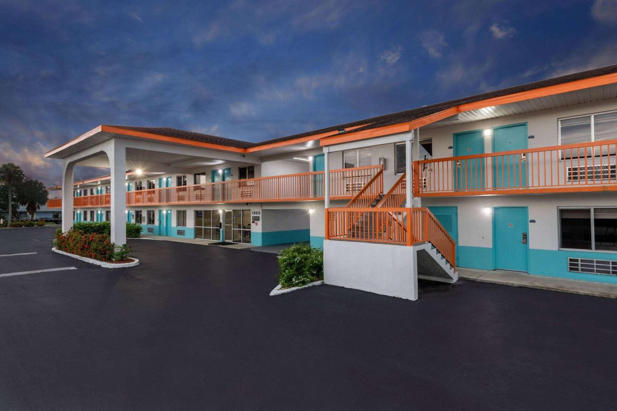 Howard Johnson By Wyndham Vero Beach/I-95 Buitenkant foto