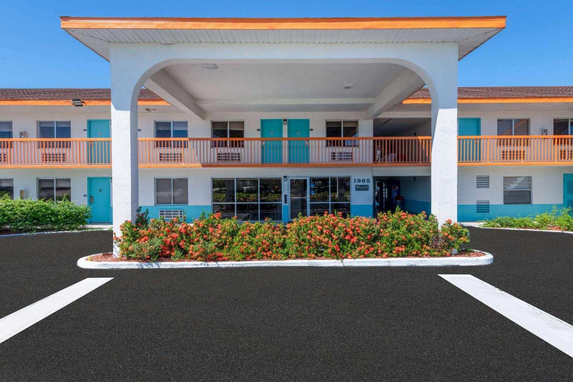 Howard Johnson By Wyndham Vero Beach/I-95 Buitenkant foto